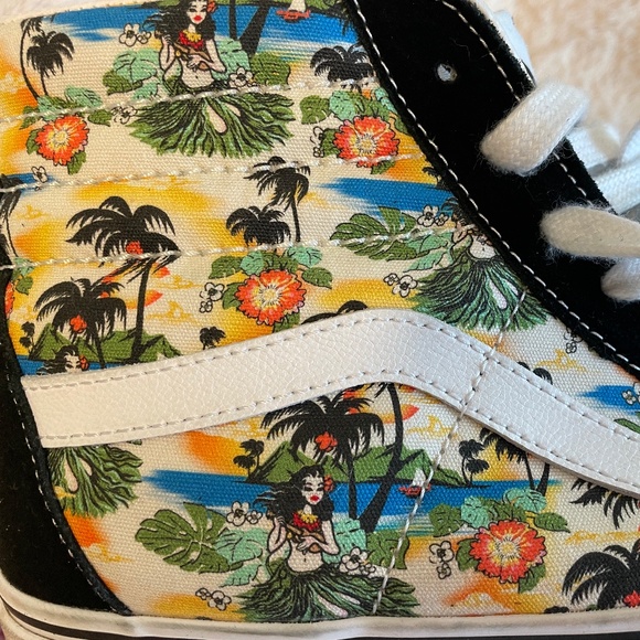 Vans, Hi-top Hawaiian print, Size 9 - Picture 2 of 7